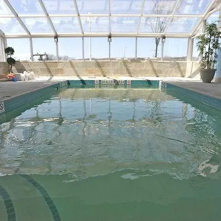 Monte Carlo Inn Barrie - Newly Renovated 