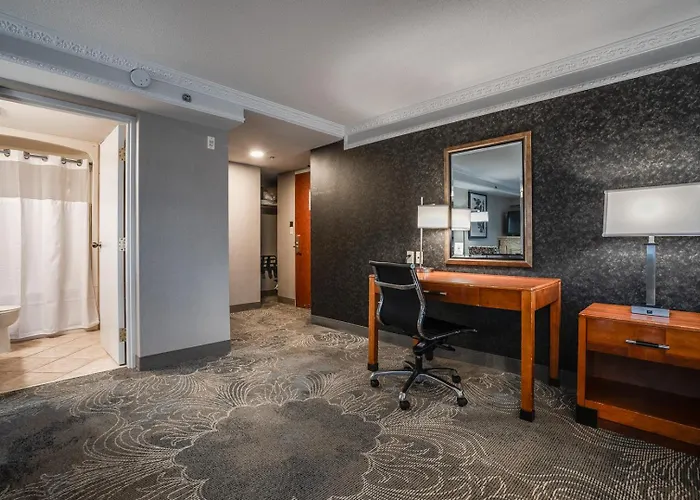 Monte Carlo Inn Barrie - Newly Renovated
