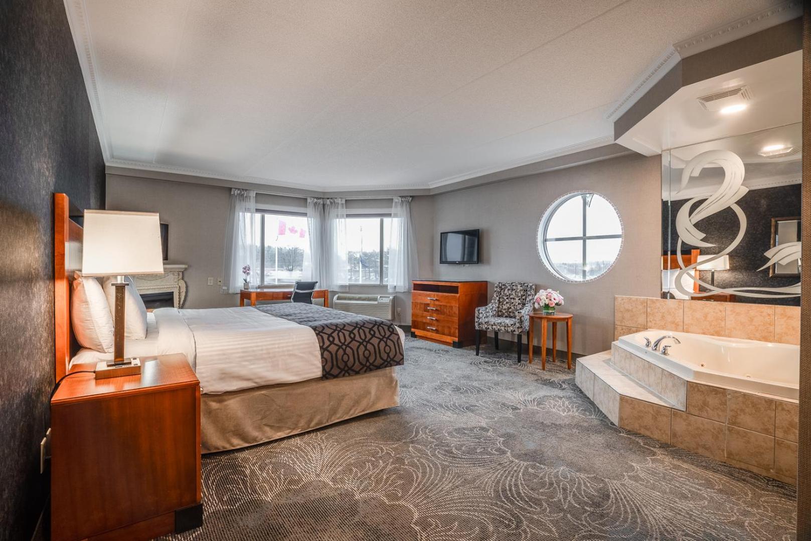 Hotel Monte Carlo - Newly Renovated Barrie