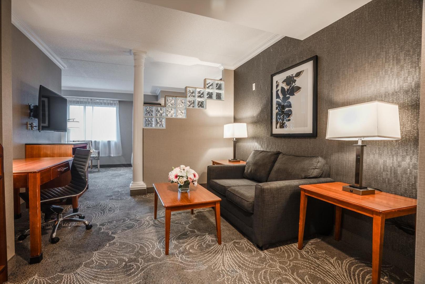 Hotel Monte Carlo - Newly Renovated Barrie